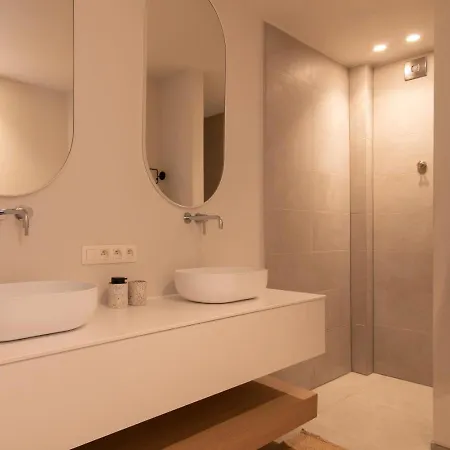 Deluxe 4 With Casino View At The And Free Parking Appartement